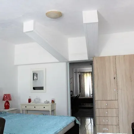 Efies Apartment *